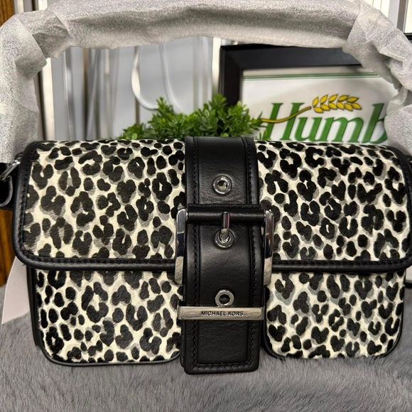 Michael Kors Colby Shoulder Bag - Picture 4 of 7